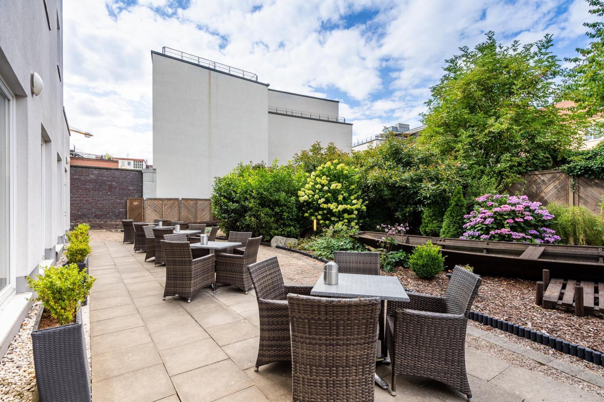 Premier Inn Hamburg City Millerntor Exterior photo